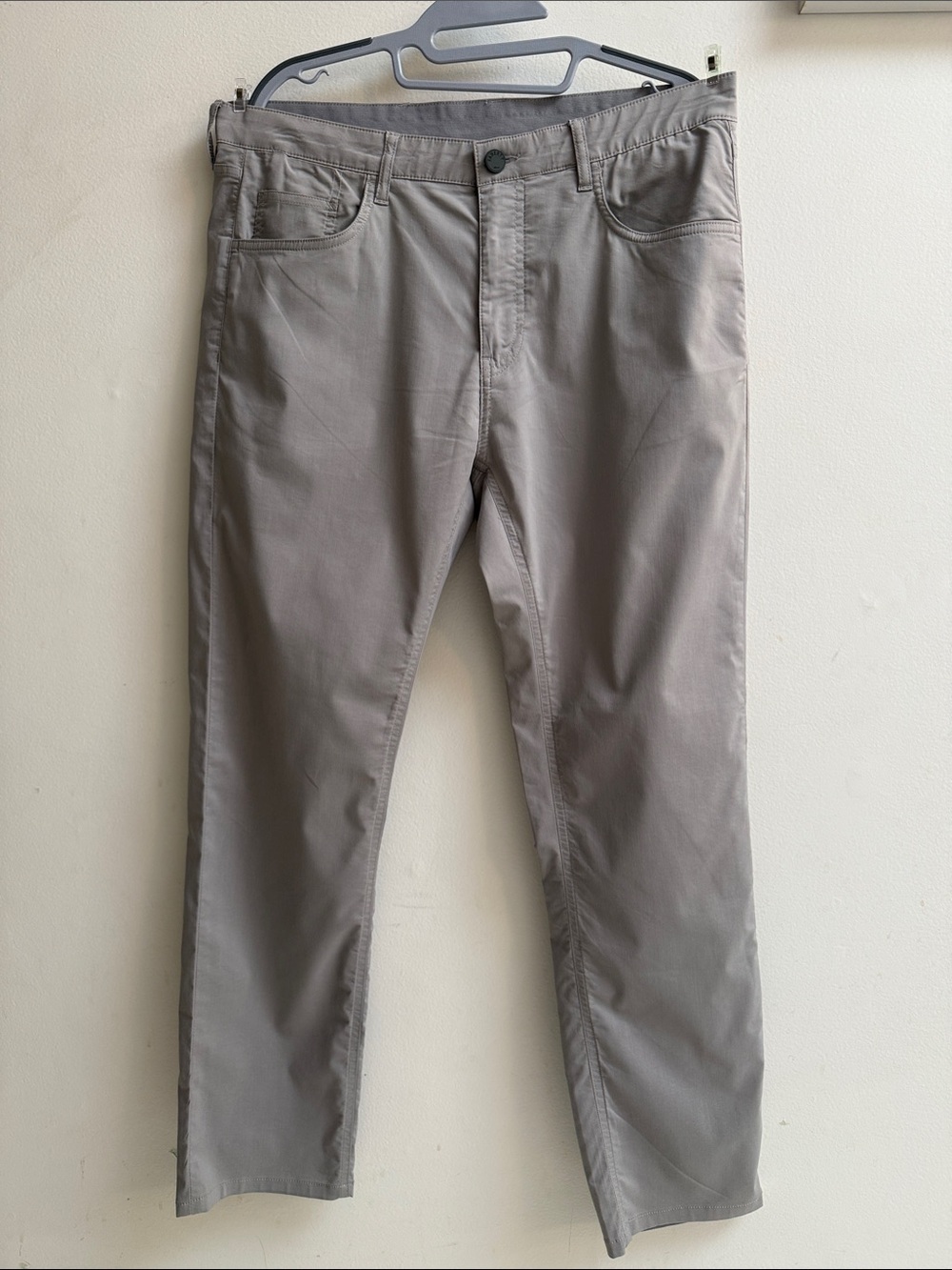 Faherty Movement 5-Pocket Pants in Taupe